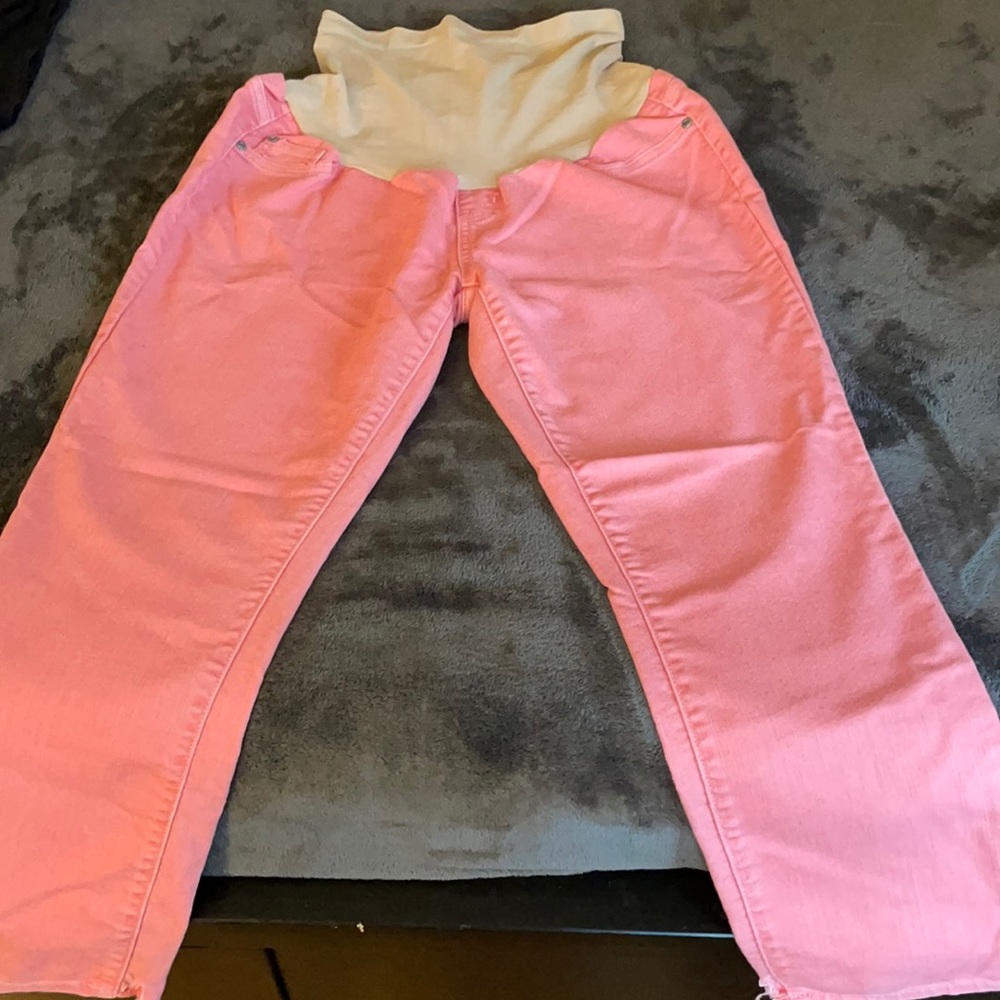 Pink cropped maternity jeans, size m
